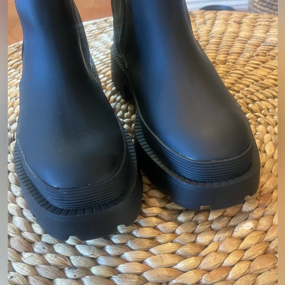 Bar lll Twyla Rubber Lug Boots - Picture 4 of 7